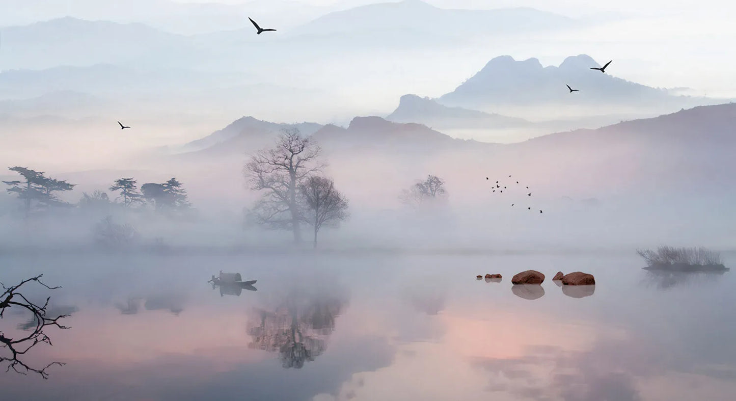 Papier peint sur mesure lac et montagne brumeuse - Poésie Murale
