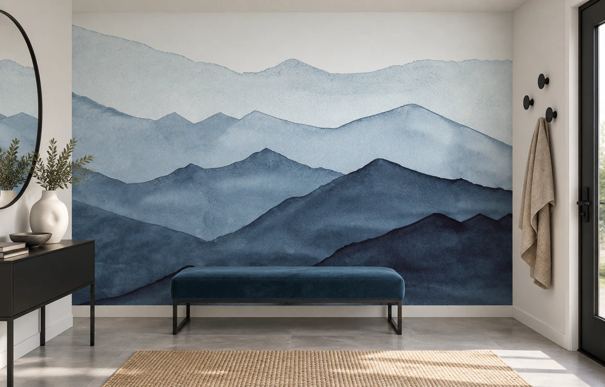 Papier peint paysage montagneux bleu dans une entrée résidentielle lumineuse