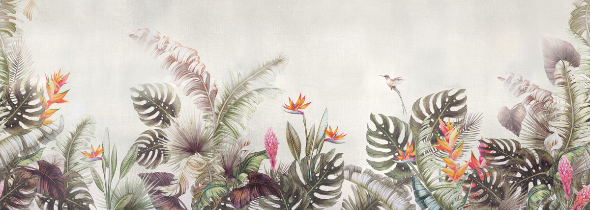 Papier peint panoramique tropical beige grisé avec feuillages de monstera, palmes, fleurs d’oiseau de paradis et colibri