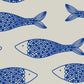 Illustration de poissons bleus aux écailles graphiques sur fond beige grisé