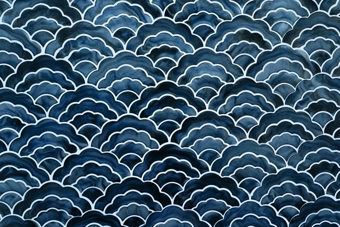 Papier peint effet carrelage vagues bleues